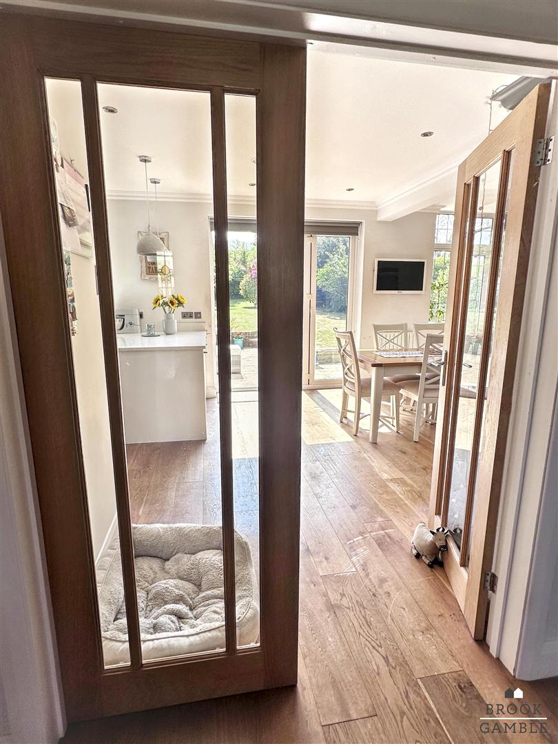 4 Bedroom House. Baldwin Avenue in Eastbourne, East Sussex 9